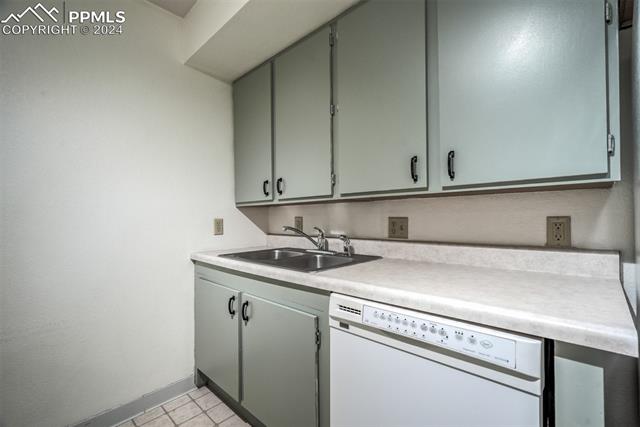 2195 Alicia Point 102