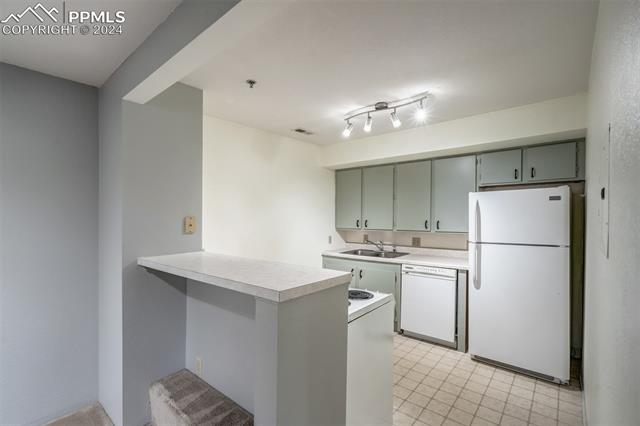 2195 Alicia Point 102