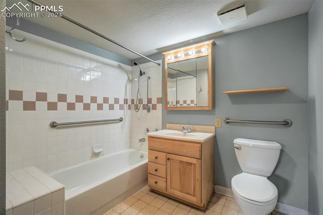 2195 Alicia Point 102