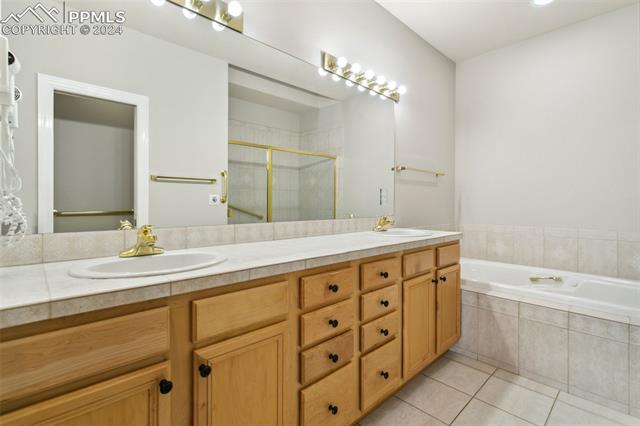 2605 Twin Harbor Heights