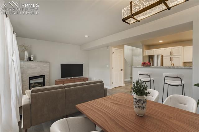 5518 Sunshade Point