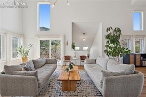 517 Crystal Hills Boulevard