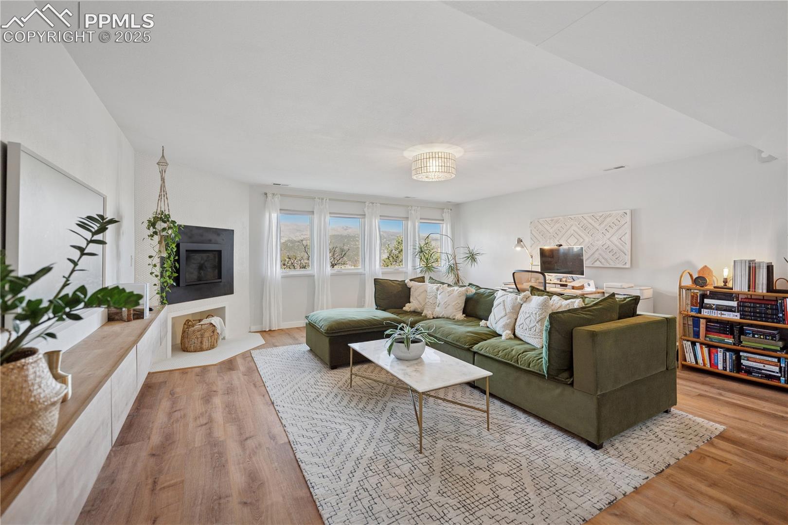517 Crystal Hills Boulevard