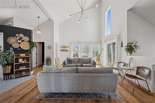 517 Crystal Hills Boulevard