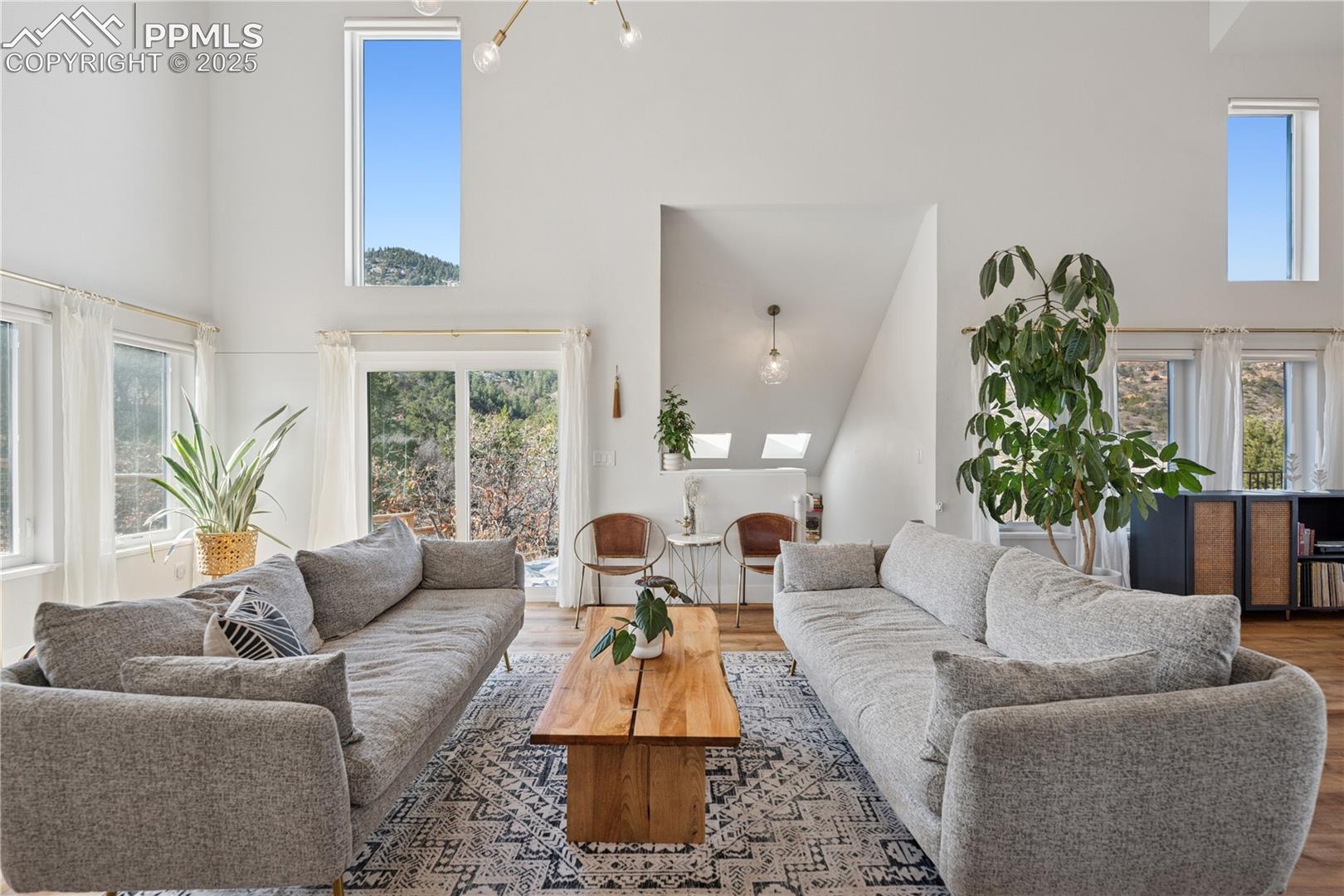 517 Crystal Hills Boulevard