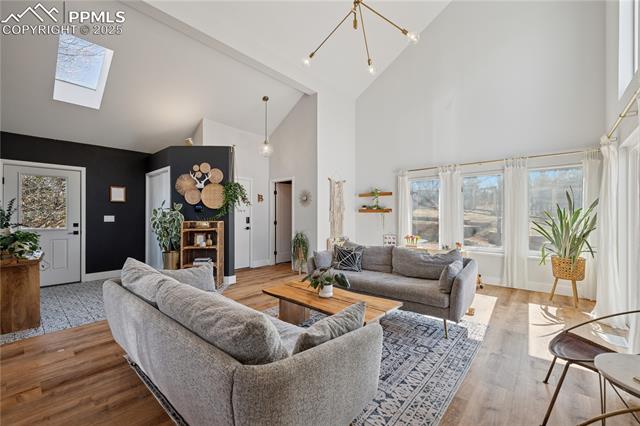 517 Crystal Hills Boulevard