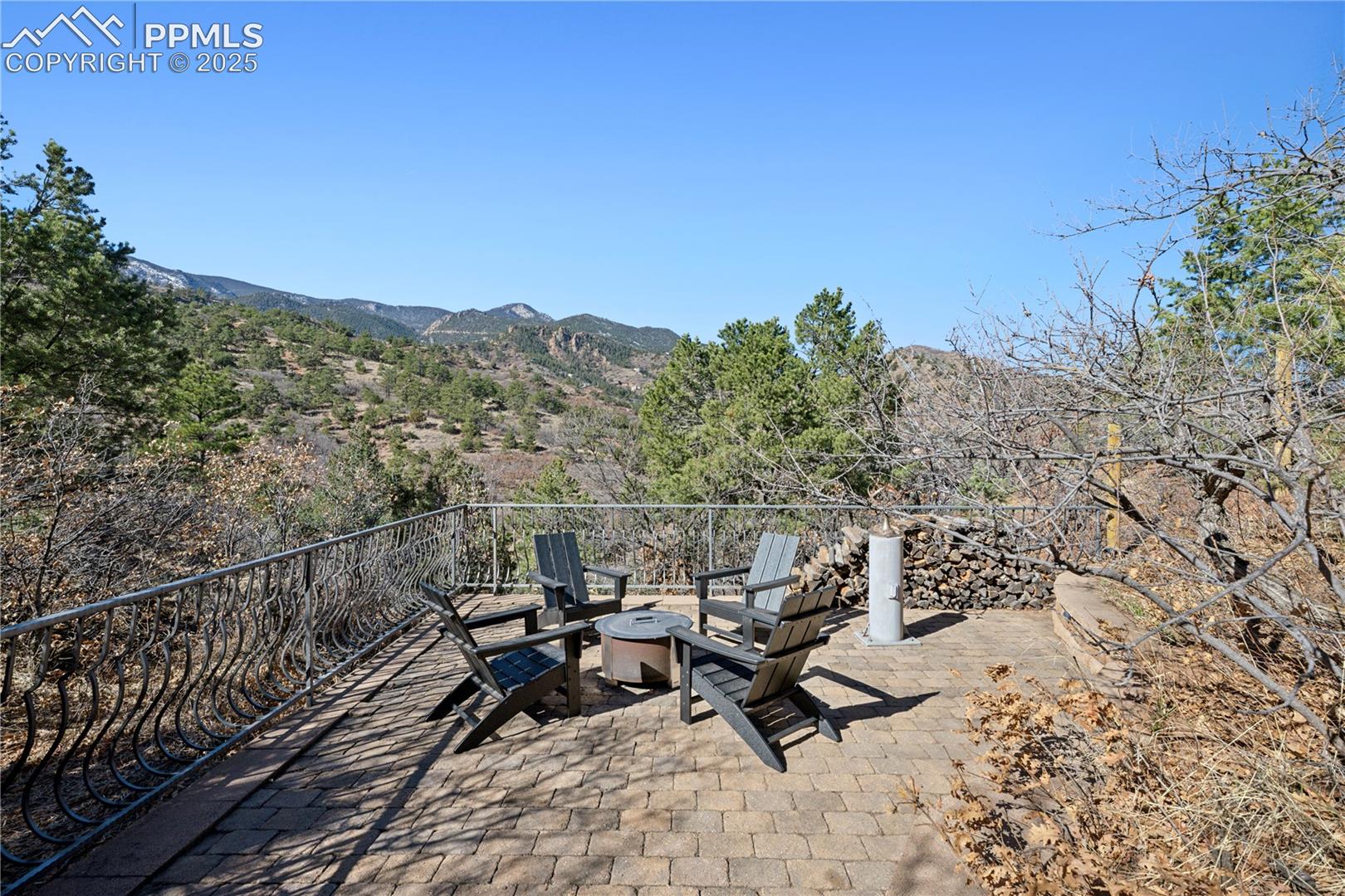 517 Crystal Hills Boulevard