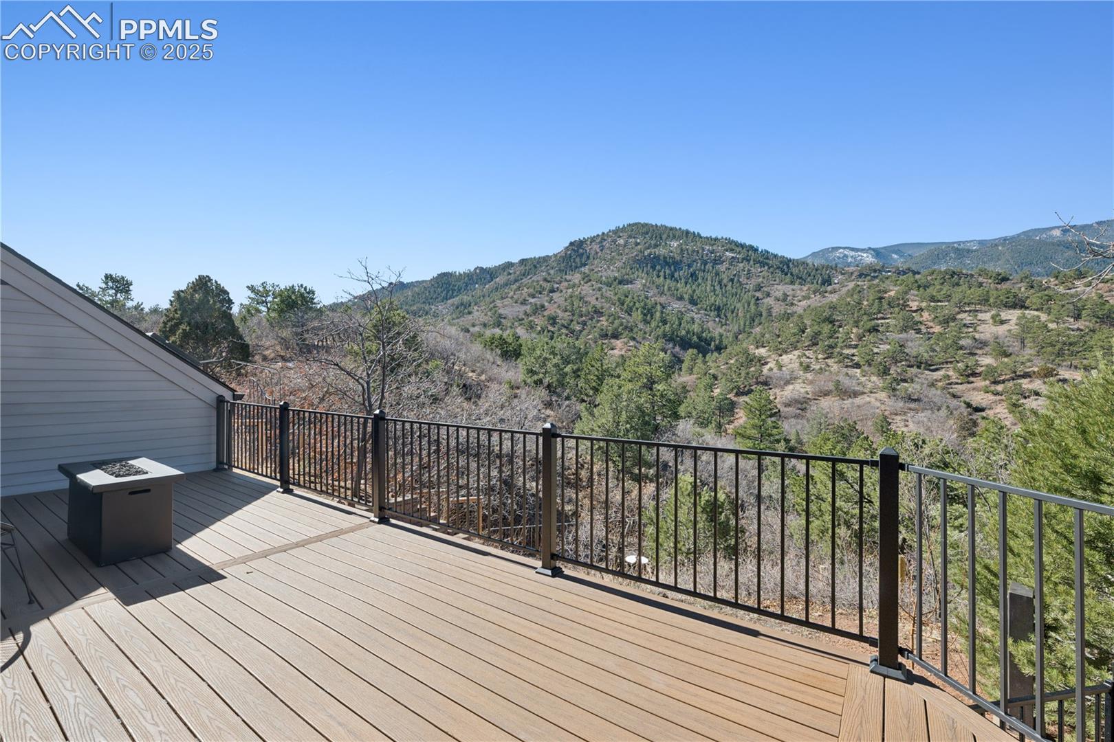 517 Crystal Hills Boulevard