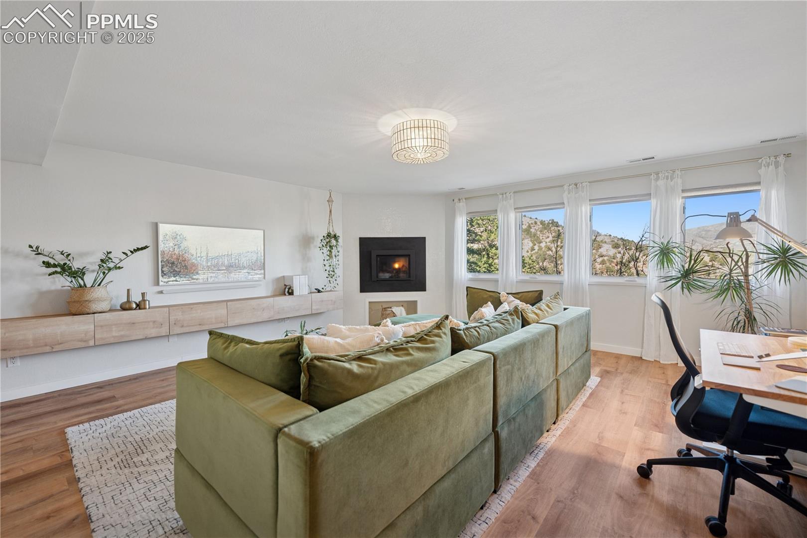517 Crystal Hills Boulevard