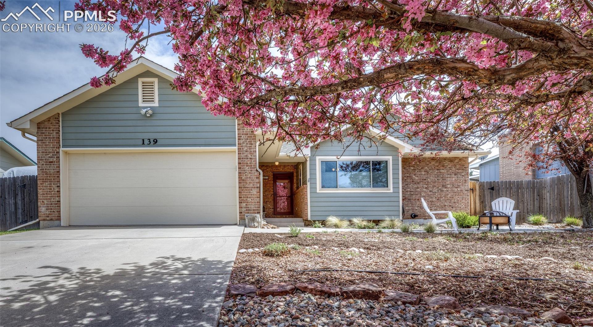 139 Palisade Circle