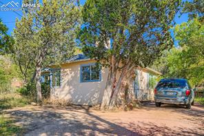 2036 Ridgeway Avenue