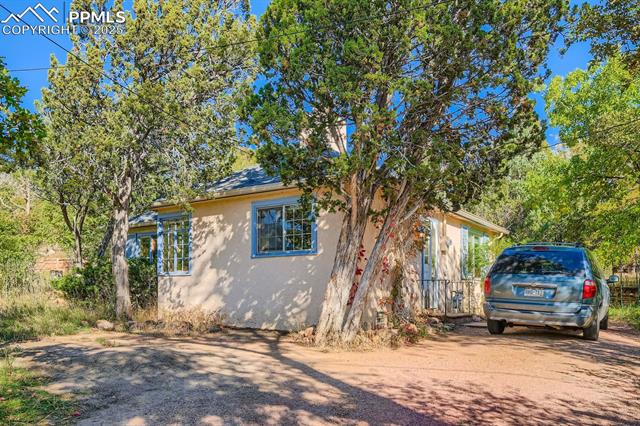 2036 Ridgeway Avenue