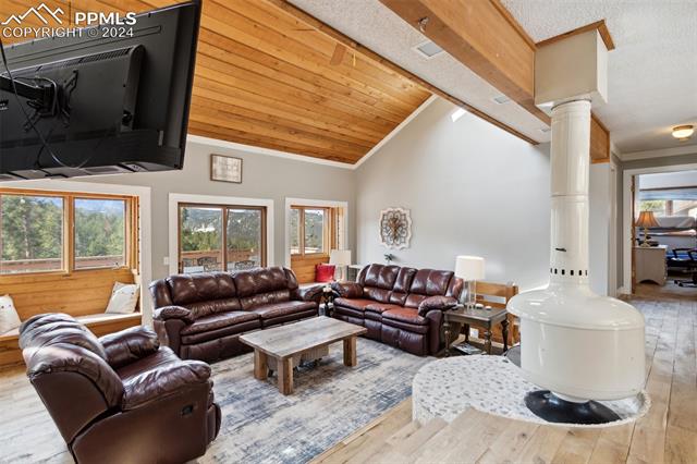1220 Ponderosa Way