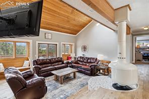 1220 Ponderosa Way
