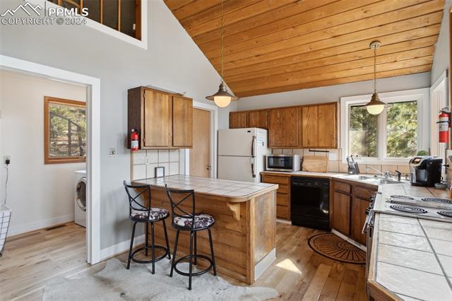 1220 Ponderosa Way