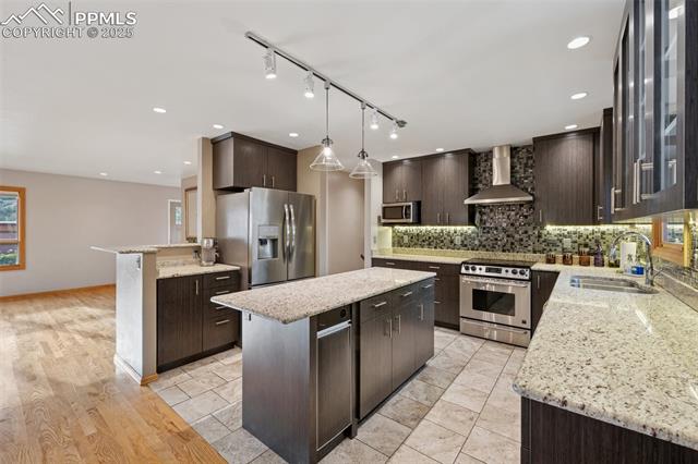 514 Crystal Hills Boulevard