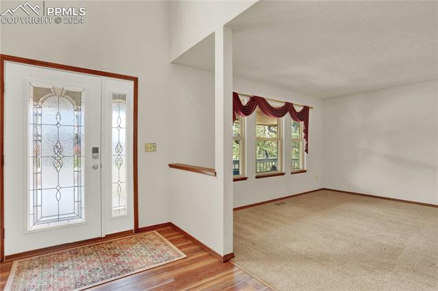 695 Fernglen Court