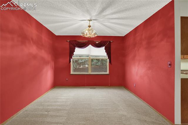 695 Fernglen Court