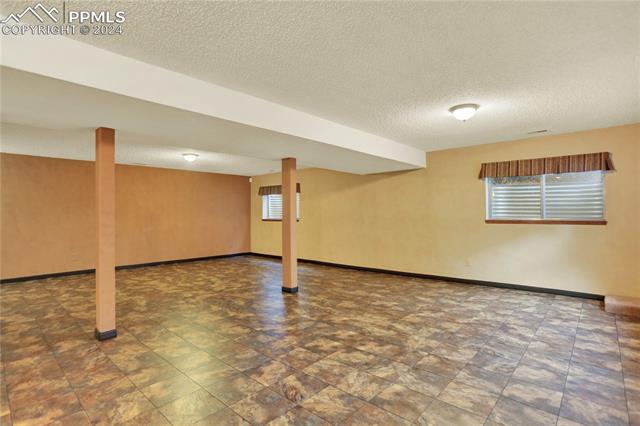 695 Fernglen Court