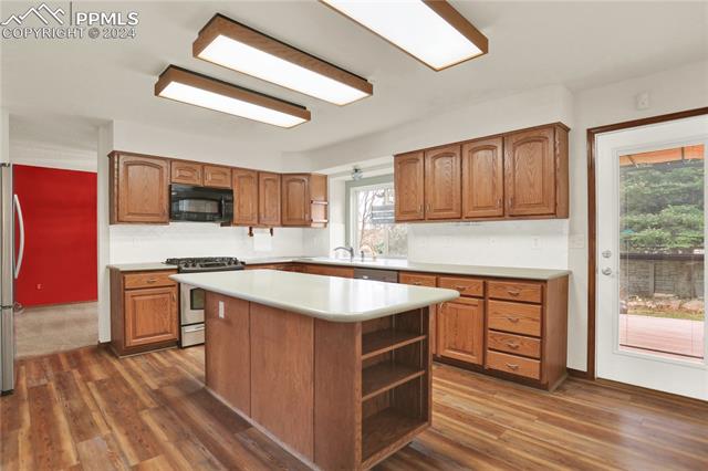 695 Fernglen Court