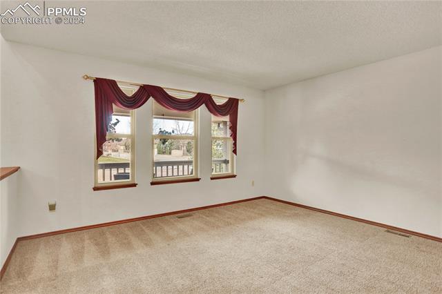 695 Fernglen Court