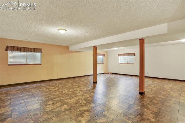 695 Fernglen Court