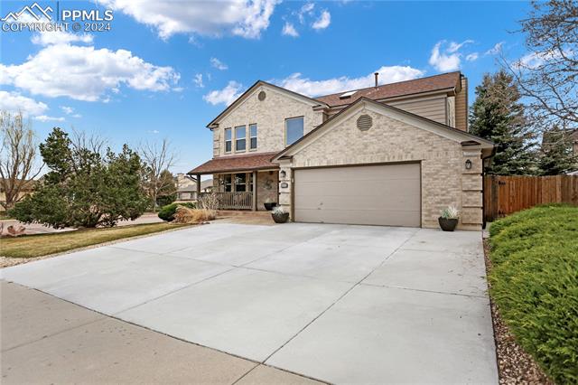 695 Fernglen Court
