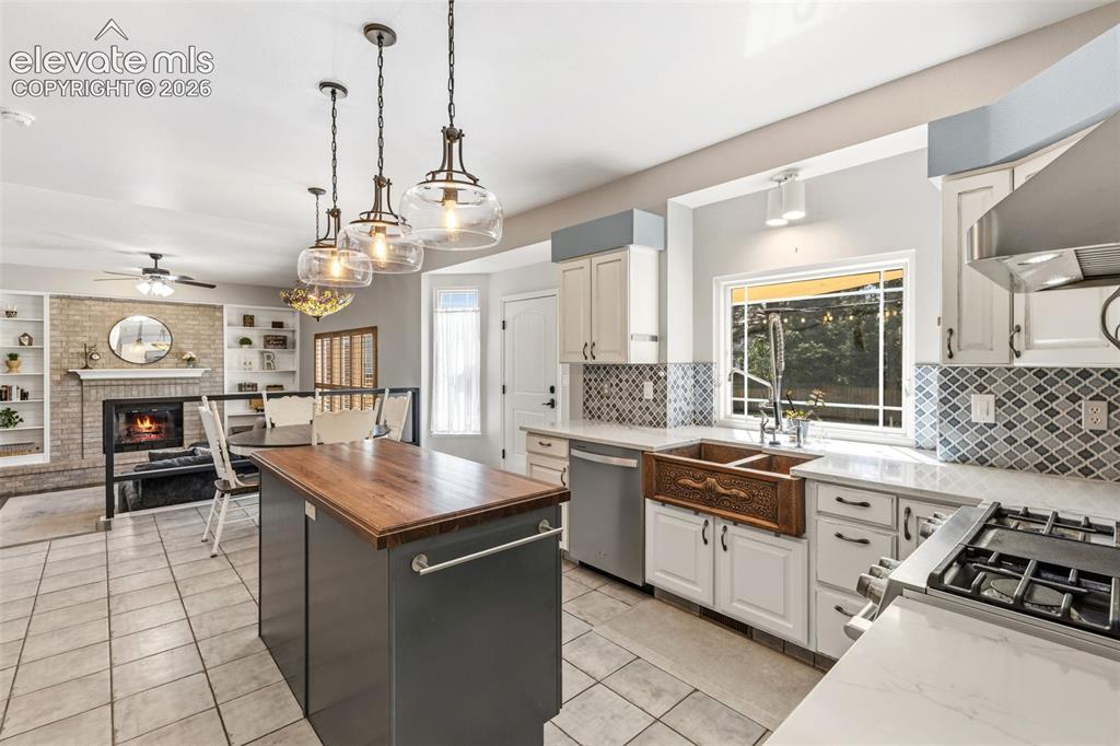 8925 Edgefield Drive