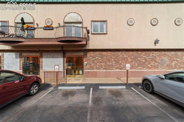 319 N Tejon Street 202