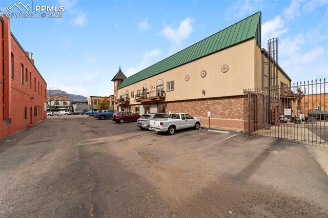 319 N Tejon Street 202