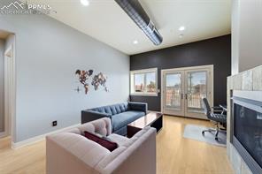 319 N Tejon Street 202