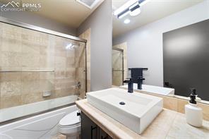 319 N Tejon Street 202