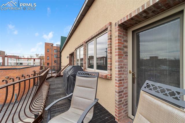 319 N Tejon Street 202