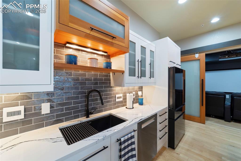 319 N Tejon Street 202