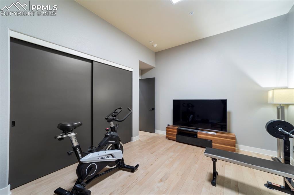 319 N Tejon Street 202
