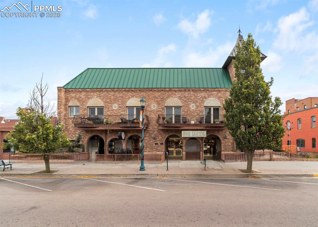 319 N Tejon Street 202
