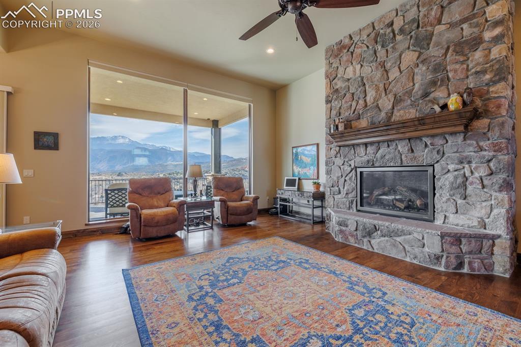 2716 Cathedral Rock View