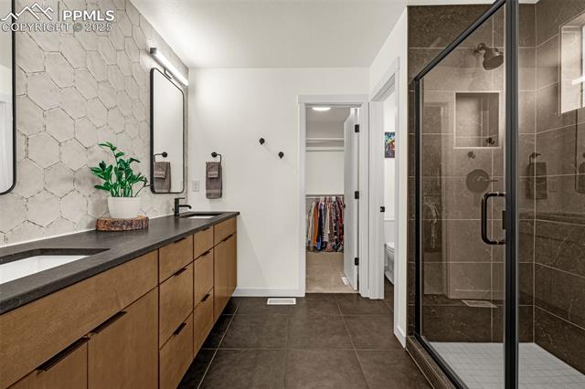 4841 Hanging Lake Circle