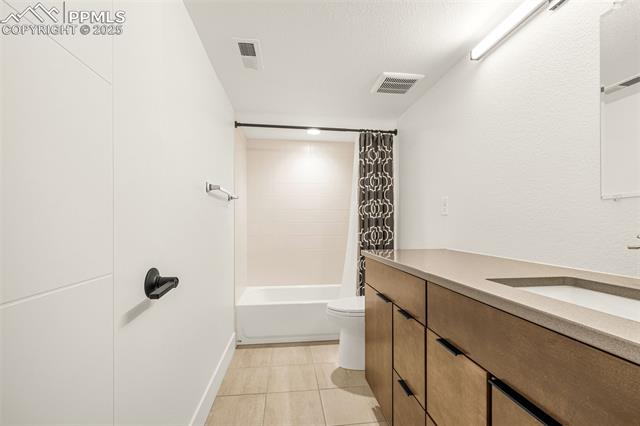 4841 Hanging Lake Circle