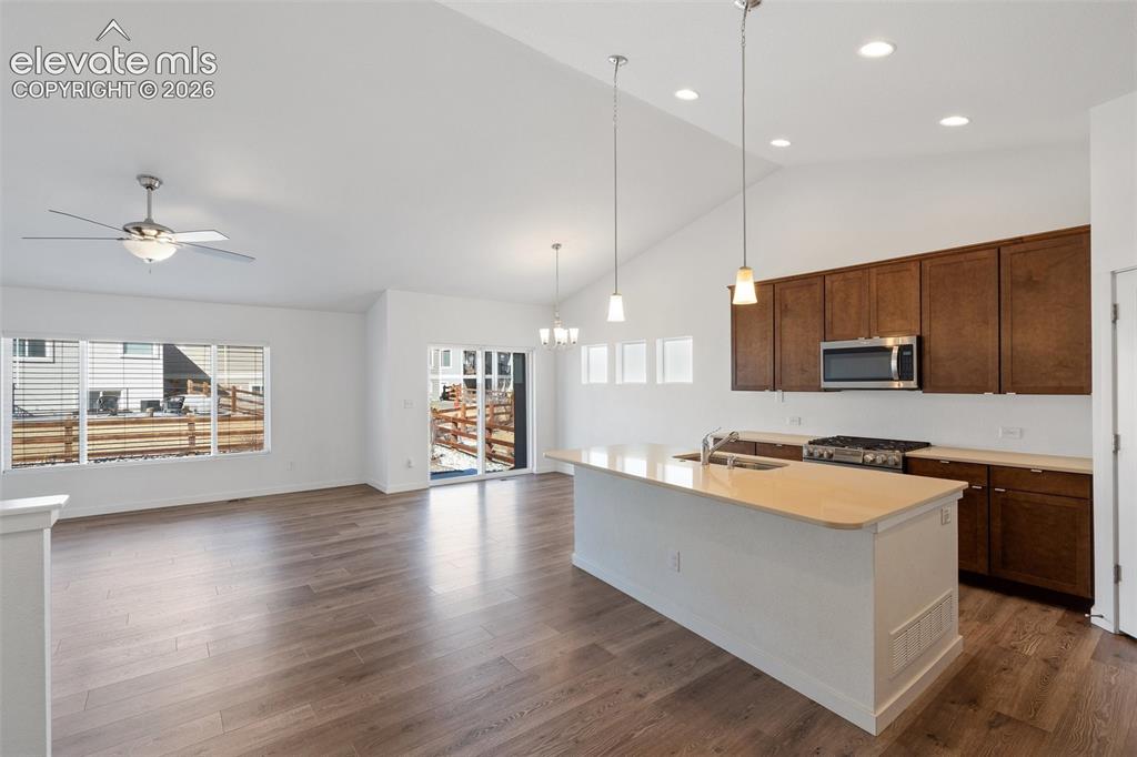 2554 Lakes Edge Drive