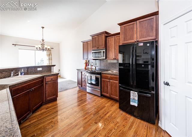 1295 Winterhall Point