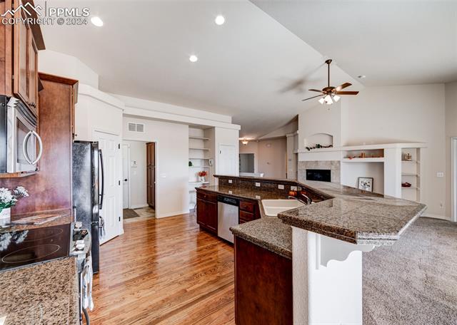 1295 Winterhall Point