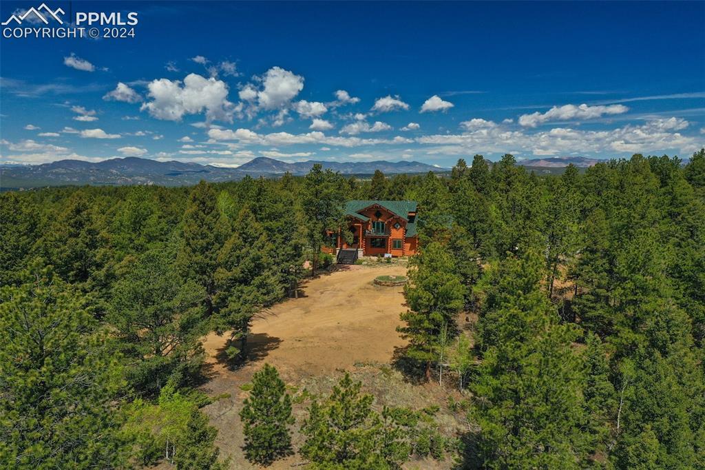 527 Cougar Point