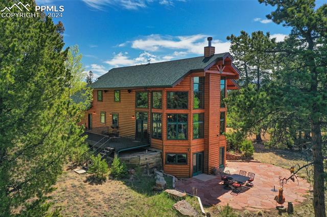 527 Cougar Point