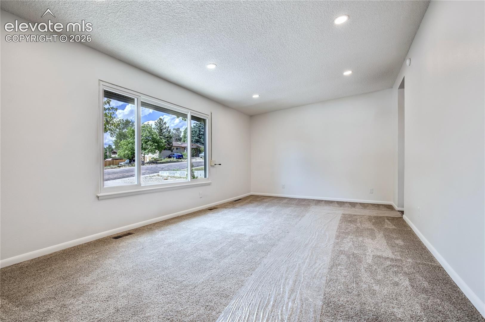 609 Crestridge Avenue