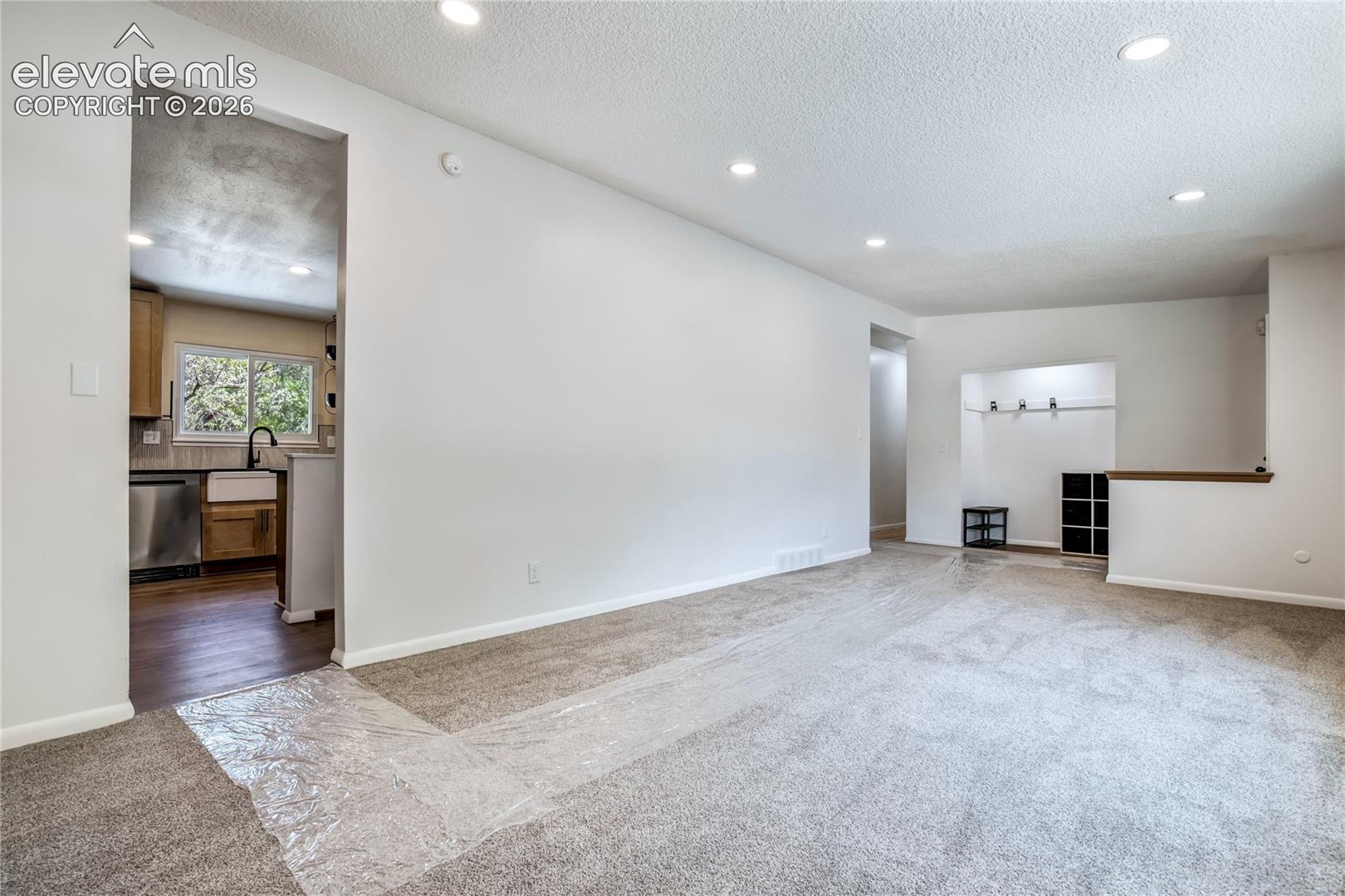 609 Crestridge Avenue
