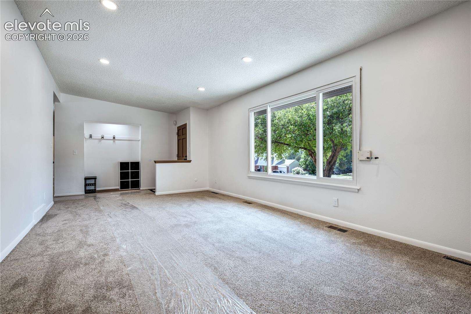 609 Crestridge Avenue