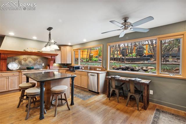 1800 Ridgeway Avenue