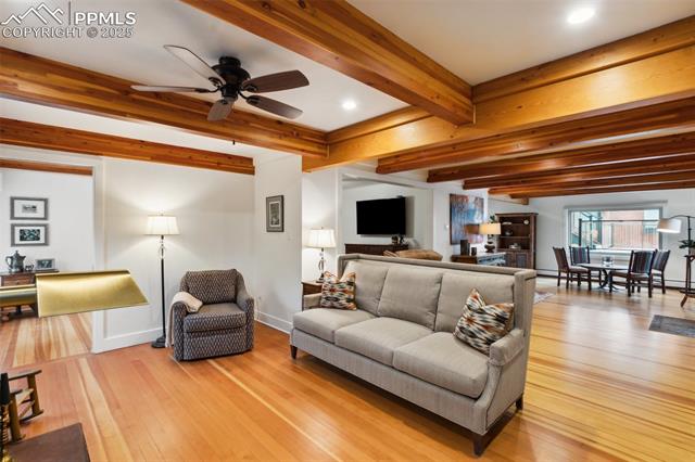 1800 Ridgeway Avenue