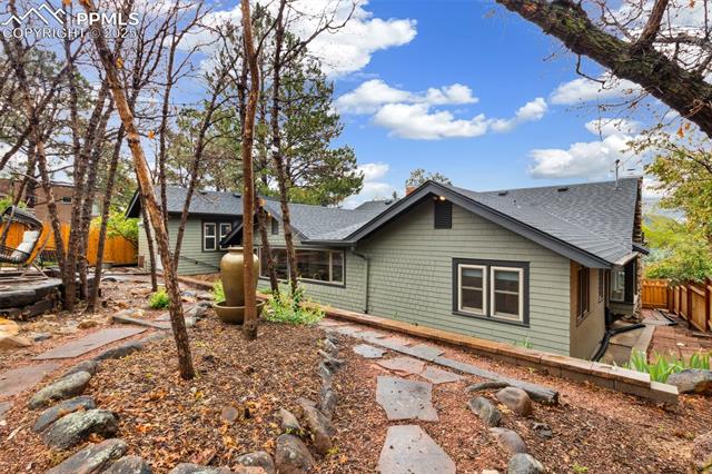 1800 Ridgeway Avenue